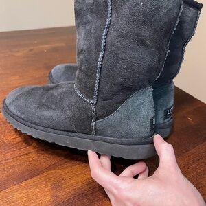 UGG Classic Black leather Sheepskin lined Boots women’s size 5